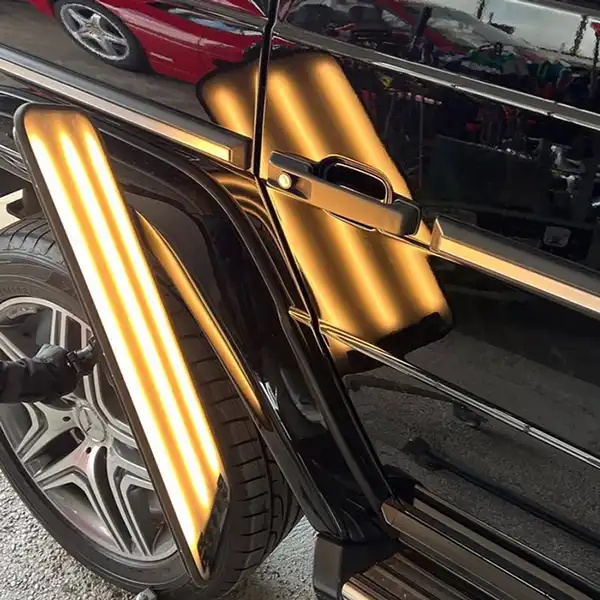 Fahrzeugtür nach der professionellen Dellenentfernung ohne Lackieren.