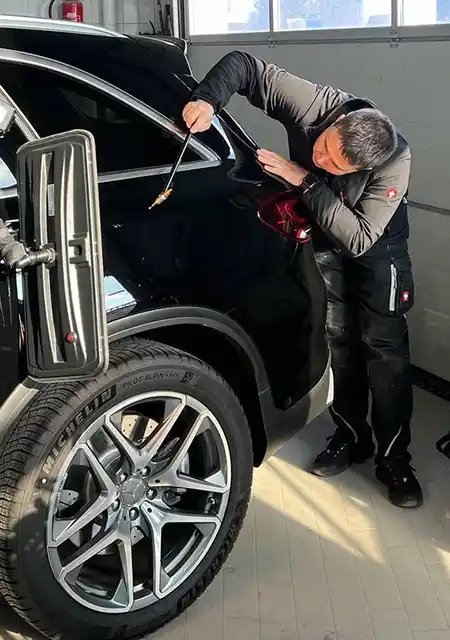 Bearbeitung eines Hagelschadens an einem Fahrzeug